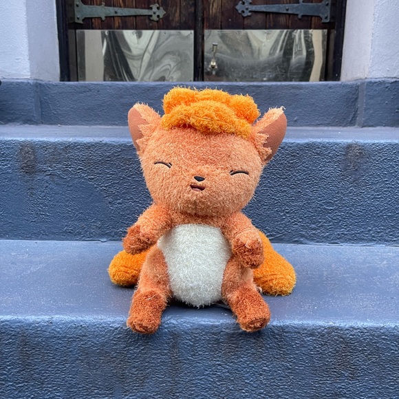 Vulpix Sun & Moon Pokémon Japanese plushie - Picture 2 of 8